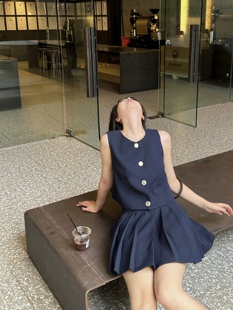 翻翻FAY 小香风马甲上衣女2023秋新款 显瘦高腰休闲百褶裙套装