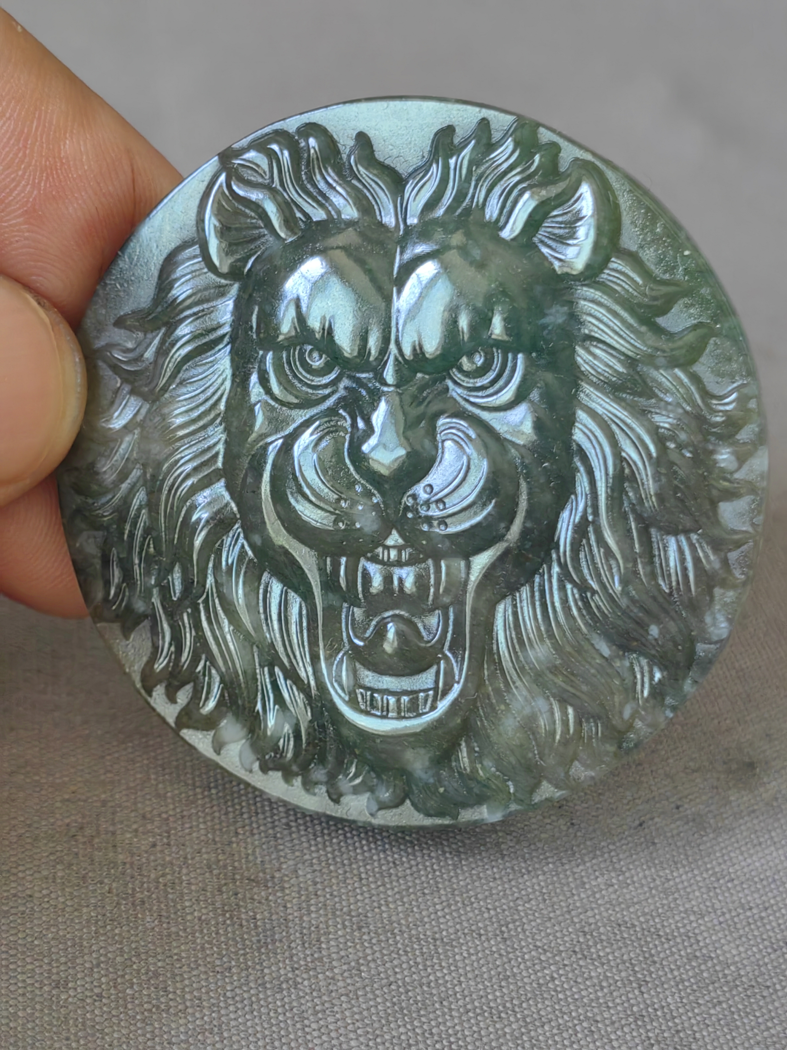 独山玉老天蓝料狮皮带扣，老熟油润，工艺精致