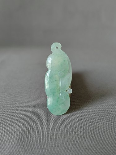 独山玉收藏级冰底老白天蓝如意锁骨佩，冰冰润洞，色正色鲜