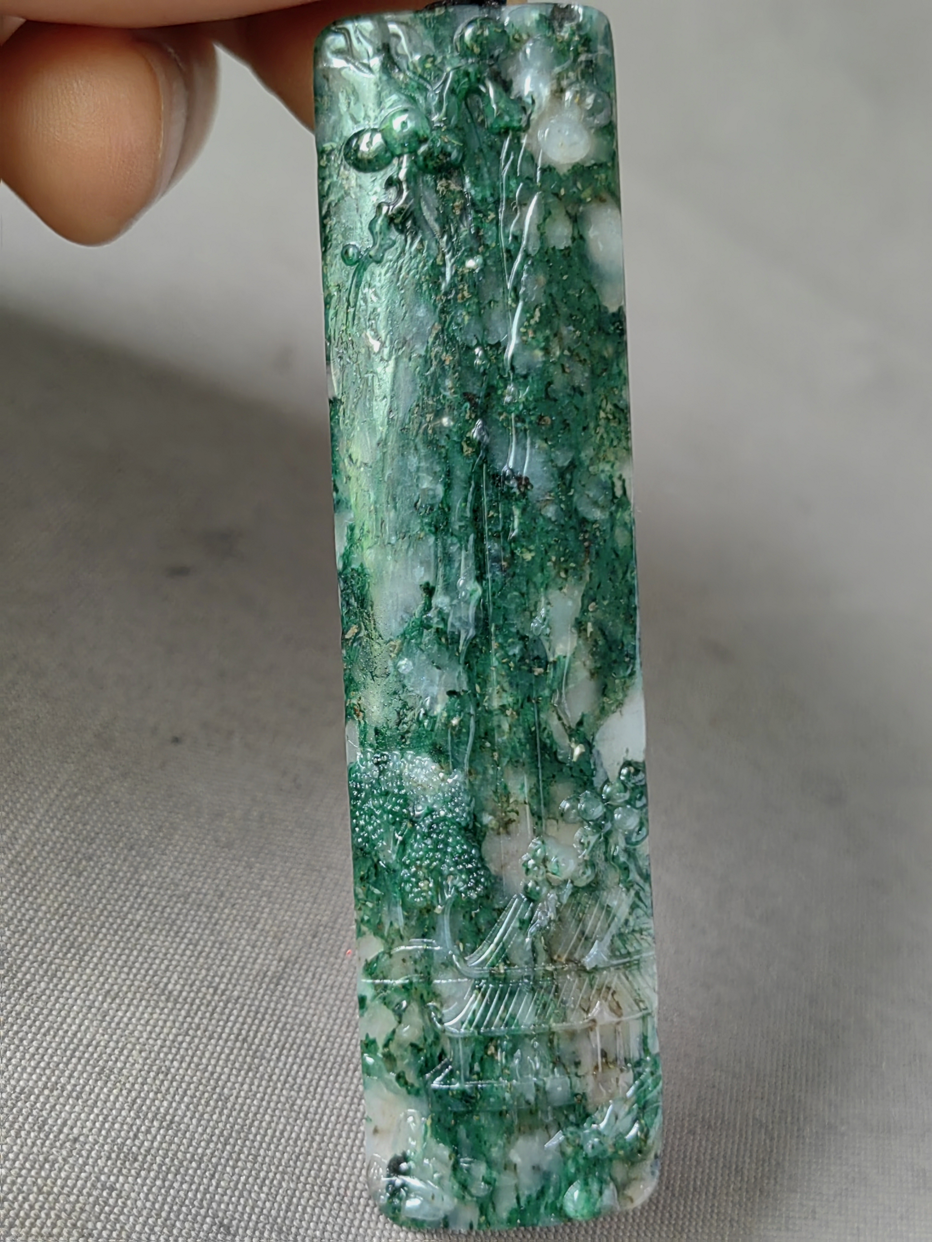 独山玉冰底老水洞老白天蓝料亭台楼阁书鉴，冰润细腻，色浓色正