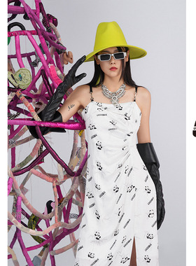 【呼呼专享】UNIDESXUX新款熊猫印花吊带连衣裙DK104004B306