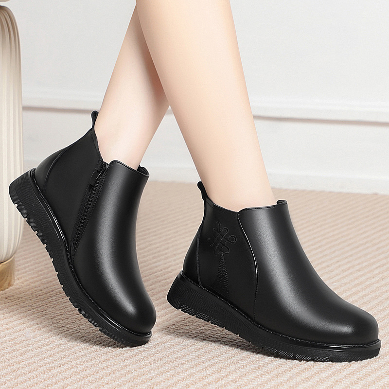 真皮妈妈棉鞋冬季加绒保暖中老年棉鞋加厚羊毛短靴女平底防滑皮鞋