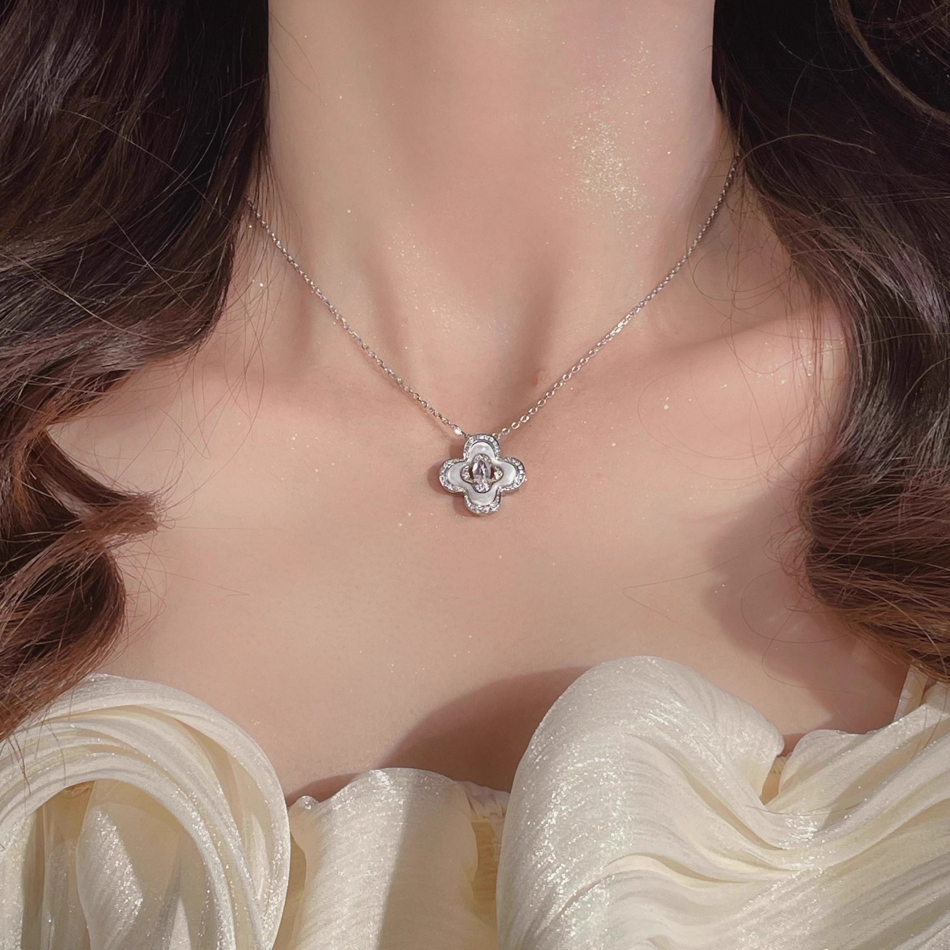 白贝母四叶草项链纯银钻石吊坠锁骨链女小众轻奢设计感百搭送女友