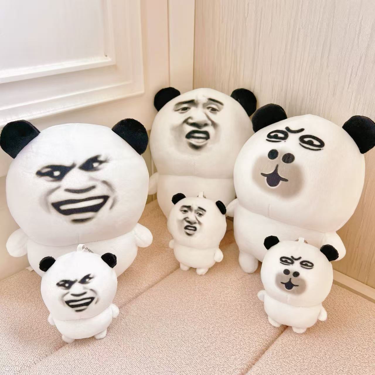 熊猫虾仁表情包毛绒玩具公仔熊猫挂件桌子摆件包包挂件饰品礼物男