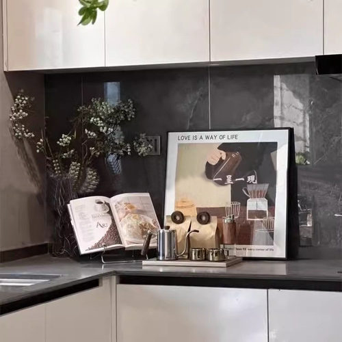 现代样板房会所厨房仿真花艺装饰画书籍托盘咖啡主题装饰组合摆件