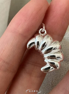 嘉兴银家s925纯银韩式小众高级气质光面牛角包吊坠女精致质感项坠