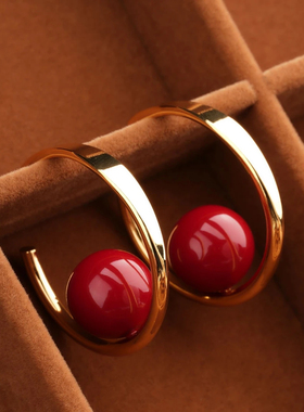 925银针新年款时尚复古红色圆珠耳环女金色C型高级感小巧珍珠耳饰