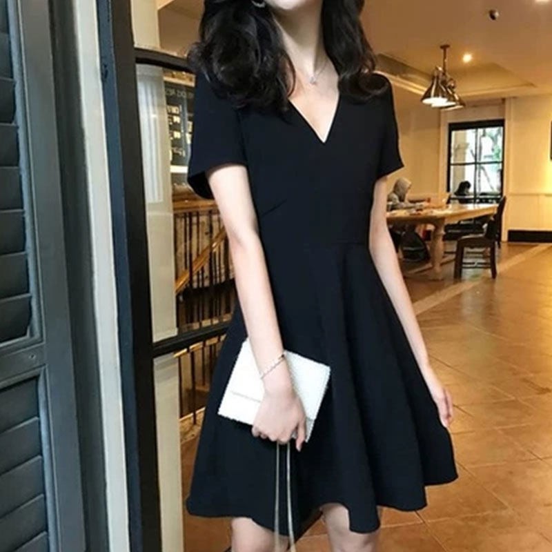 大码女装2026夏装胖妹妹气质法式赫本风小黑裙v领a字显瘦连衣裙潮