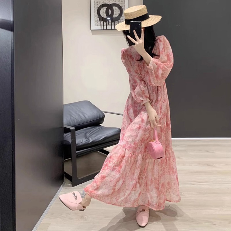 香港长袖粉色碎花连衣裙女法式气质设计感V领旅游度假海边沙滩