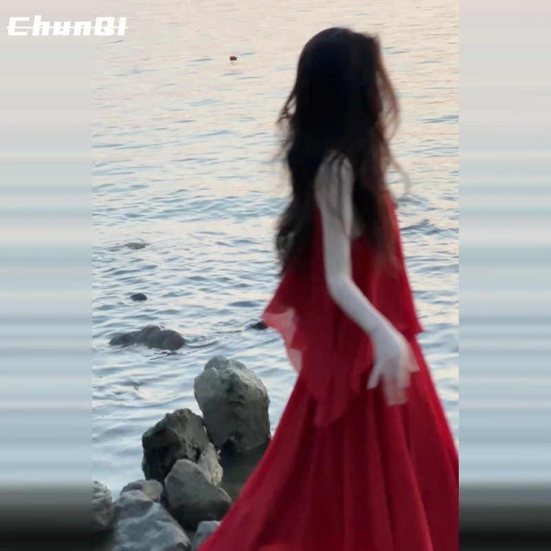 淳启新款红色挂脖吊带连衣裙子女夏季爆款海边度假风绝美法式长裙