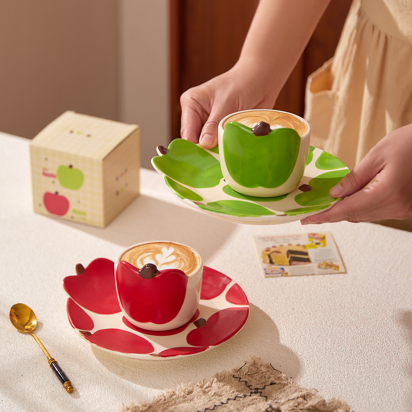 手绘苹果陶瓷马克杯情侣对杯