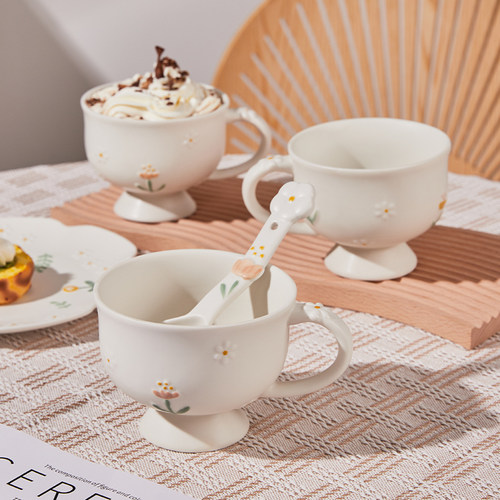 小清新浮雕雏菊陶瓷高脚马克杯