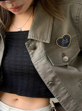 CAFE**ME小众设计感牛仔墨兰爱心字母胸针高端精致时尚2025年新款