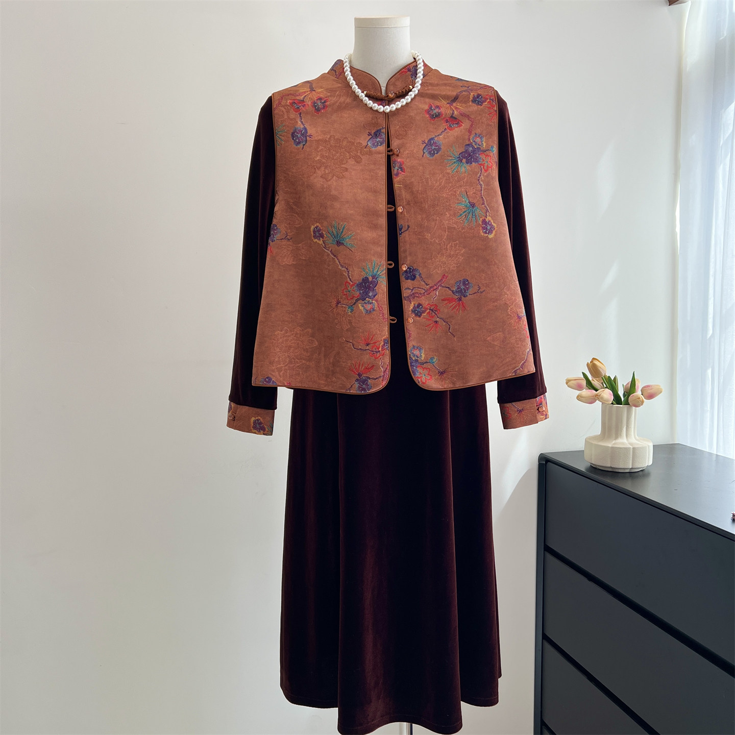 奶奶春装中式国风丝绒马甲两件套连衣裙中老年女妈妈新款洋气套装