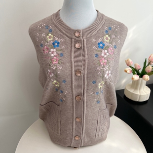 老年人奶奶冬装一体绒毛衣外套女新款加绒加厚针织开衫妈妈上衣服