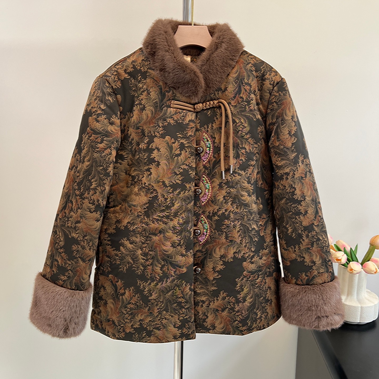 中老年人女冬装奶奶羊羔毛加绒保暖外套2025新款妈妈棉服洋气棉袄,女装/女士精品,中老年女装,淘宝优惠券,粉丝福利购,淘宝优惠卷