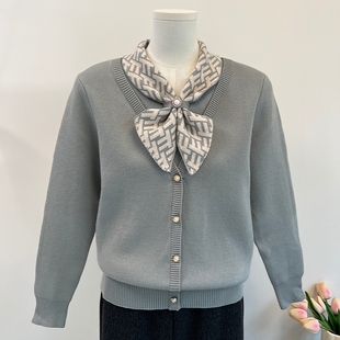 妈妈冬装加绒加厚打底衫上衣2025新款中老年女装半高领一体绒毛衣