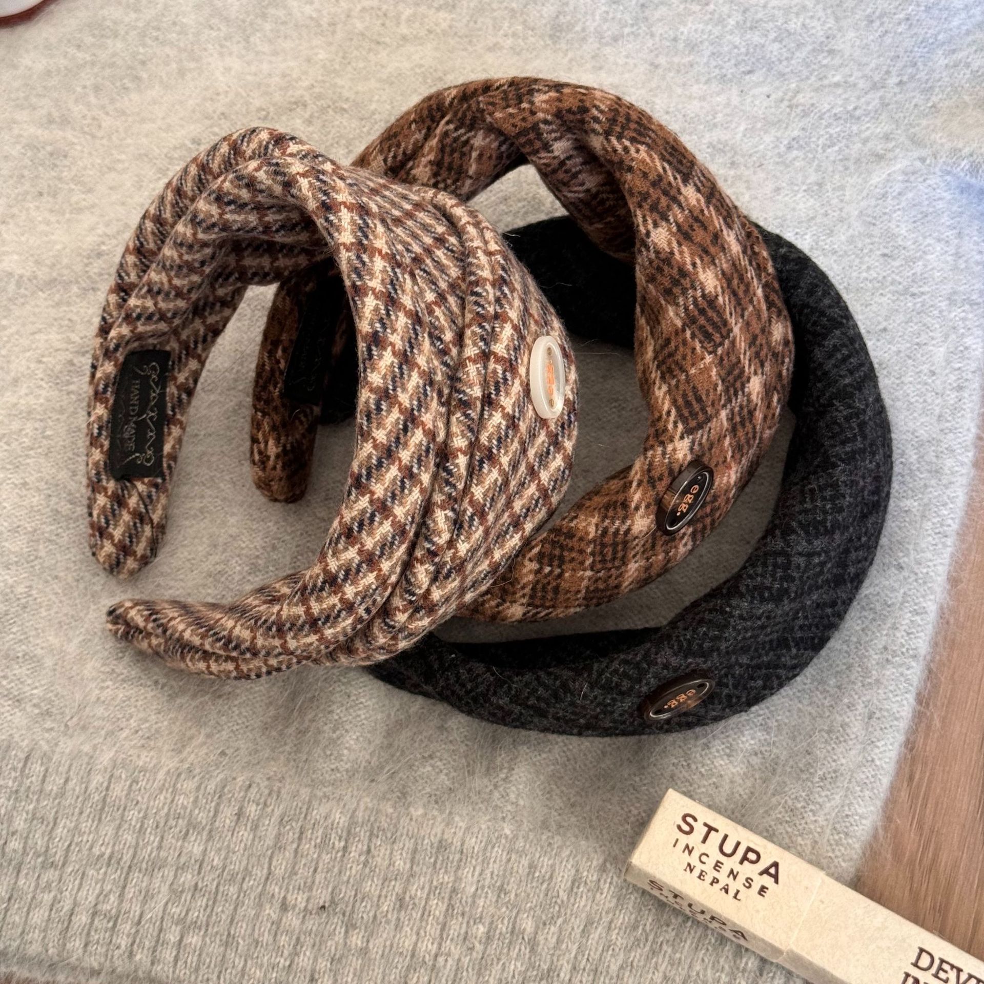 韩国东大门秋冬小香风毛呢格纹发箍女新款复古高级感盘发发箍发饰