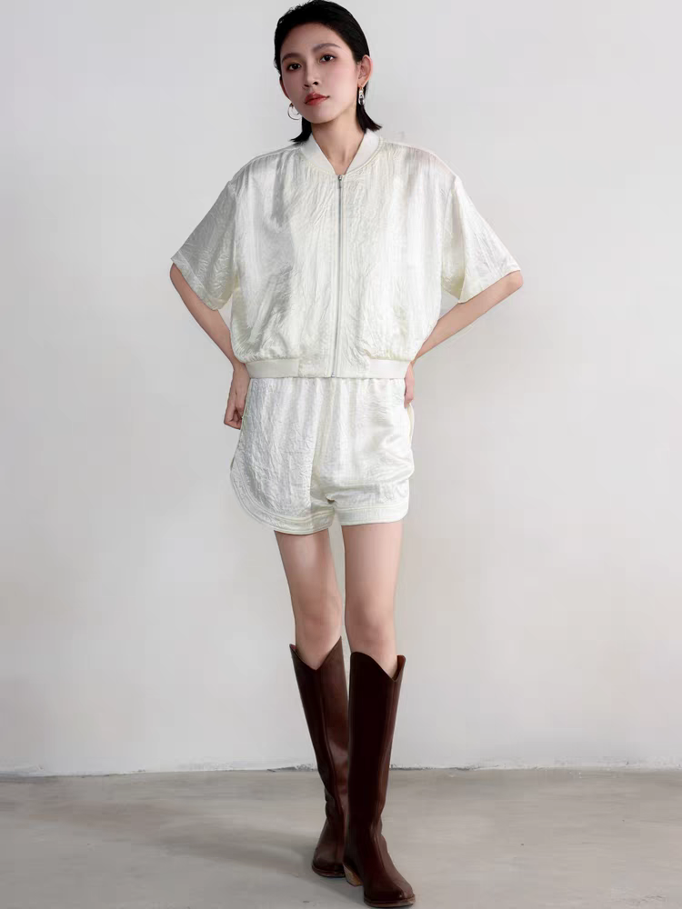 初秋精致绣花短款棒球服外套三醋酸，机车风短外套 短裤时尚套装