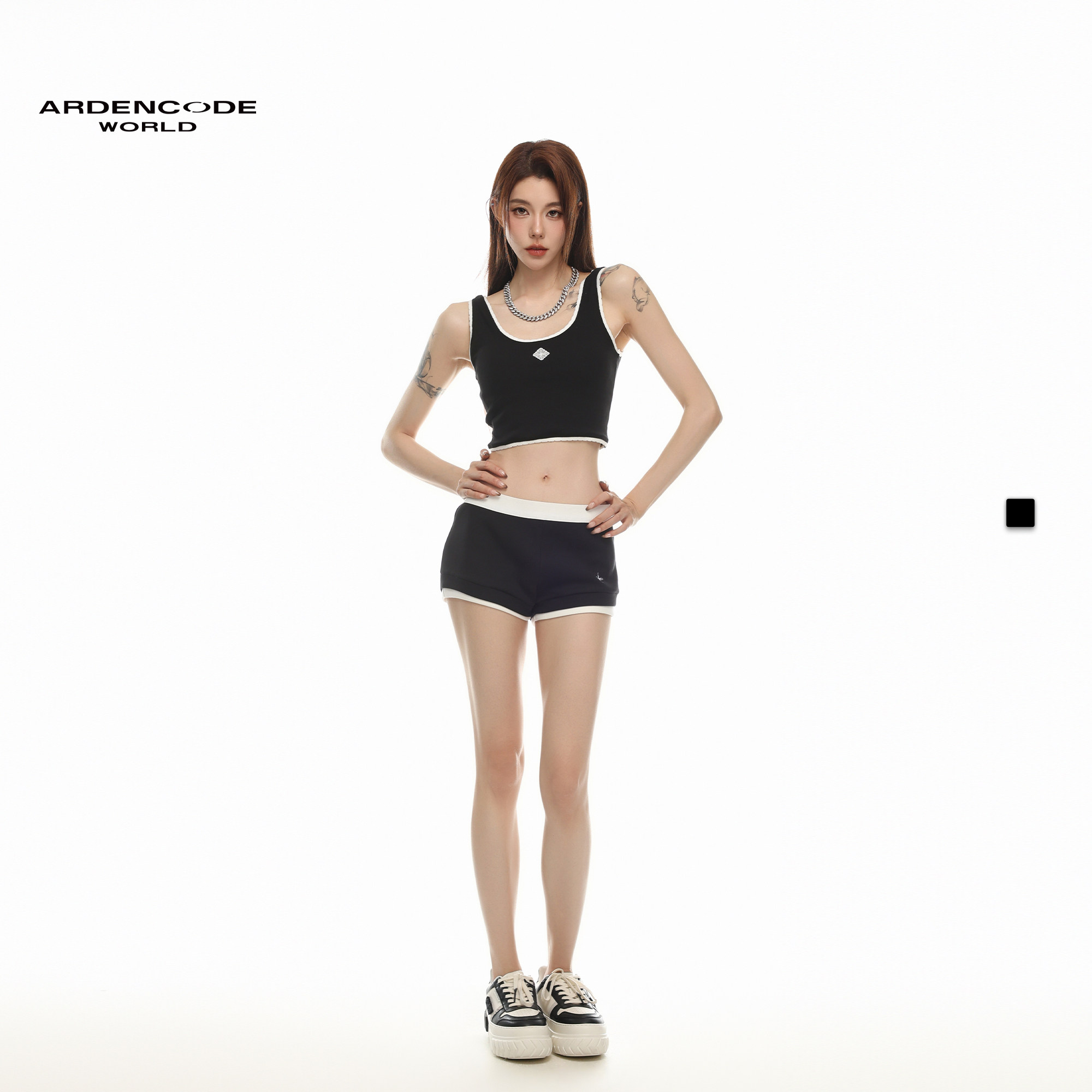 ARDENCODE女款设计款针织松紧腰黑白撞色极简刺绣运动风修身短裤