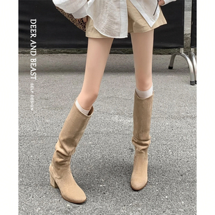 卡其色麂皮绒面粗跟长筒靴女堆堆靴2025新款高跟长靴棕色高筒靴子