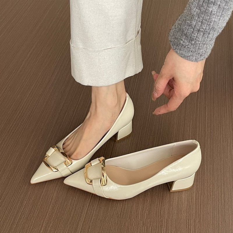 法式尖头粗跟高跟鞋女2025新款春秋黑色浅口漆皮单鞋不累脚工作鞋