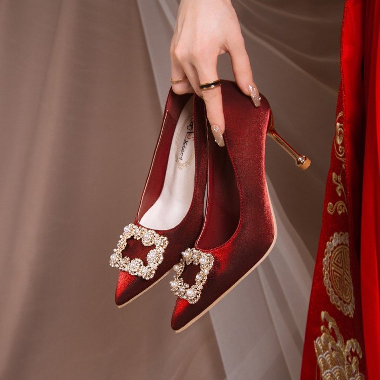 英国真皮尖头红色高跟鞋女2025新款秋冬敬酒新娘鞋珍珠秀禾订婚鞋