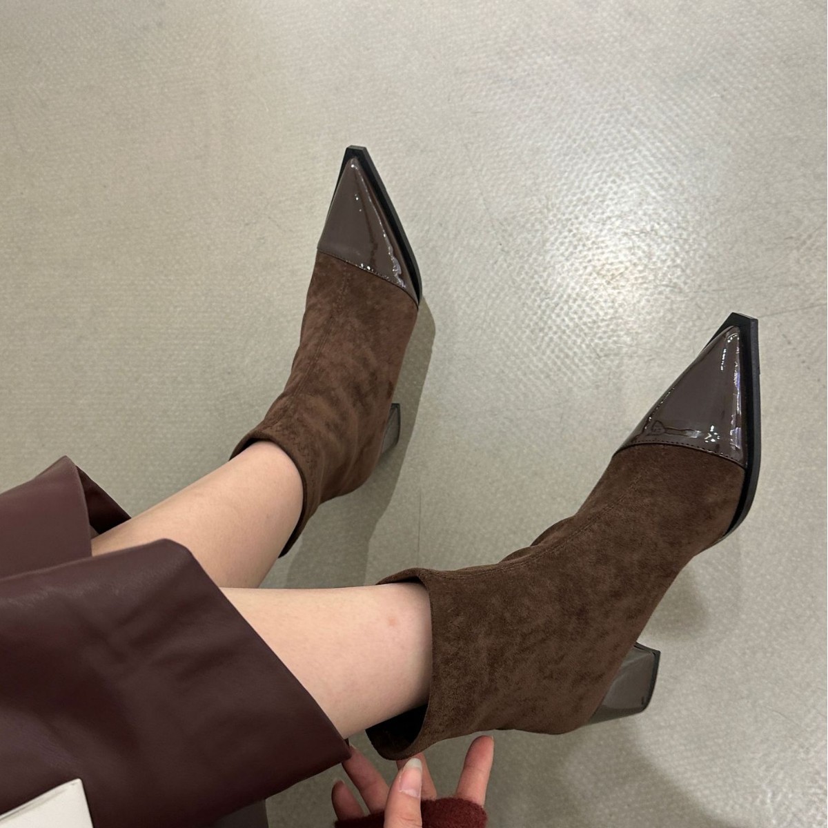 小众设计尖头短靴女2025新款秋冬时装单靴拼接绒面粗跟弹力瘦瘦