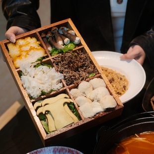 创意网红九宫格餐具胡桃木云南特色菌菇毛肚拼盘火锅配菜盘商用