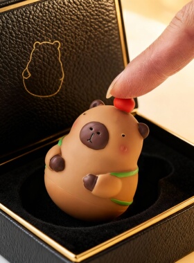 可爱卡皮巴拉毛绒桌面摆件