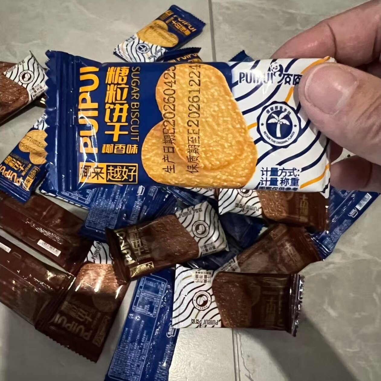 椰香味糖粒薄脆饼干巧克力味酥脆怀旧儿时早代餐网红休闲零食品