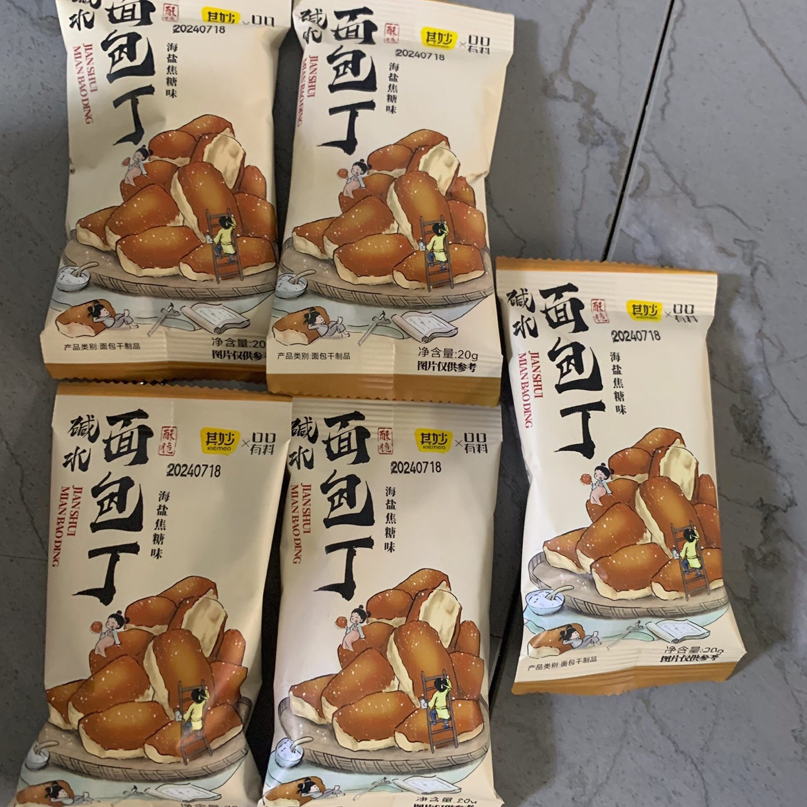 碱水面包丁馒头干20g*15袋非油炸嘎嘣脆海盐焦糖味休闲饱腹零食品