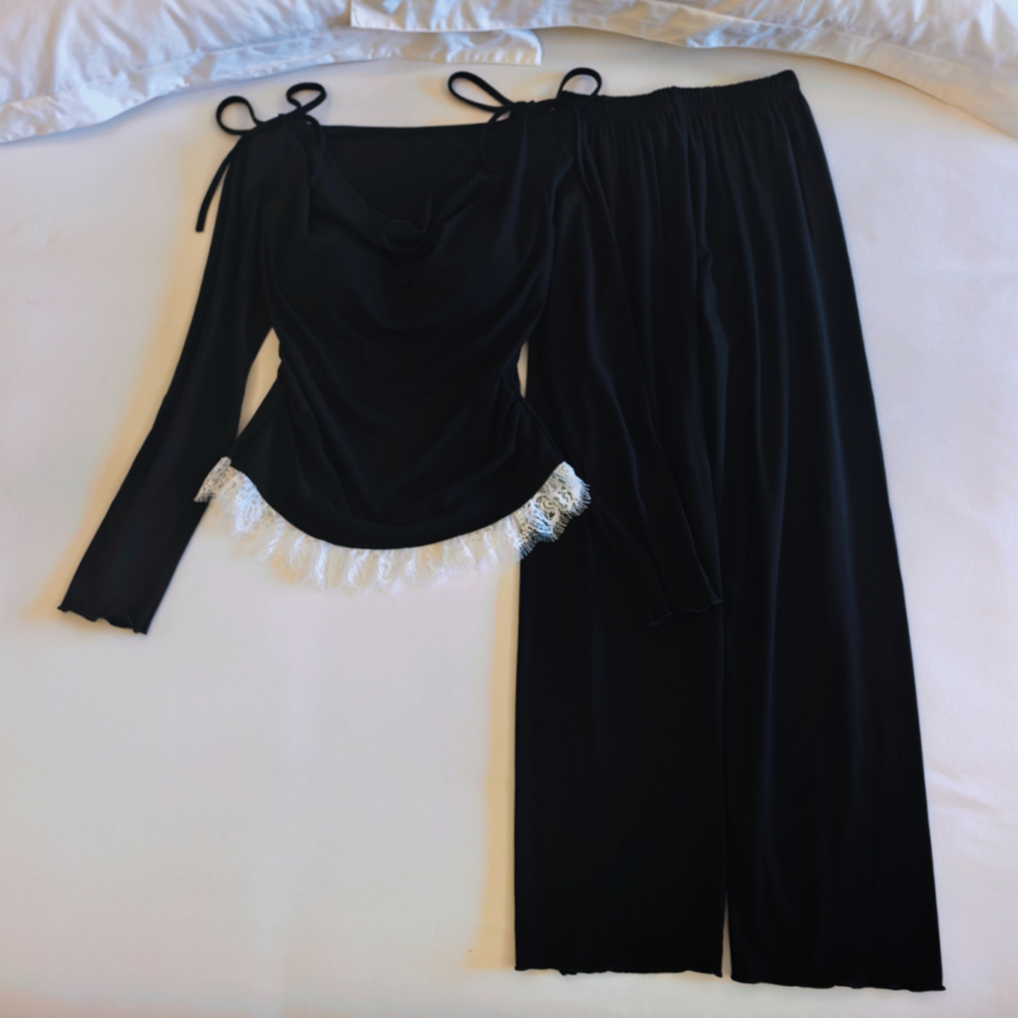 莫代尔蕾丝拼接绑带长袖睡衣女