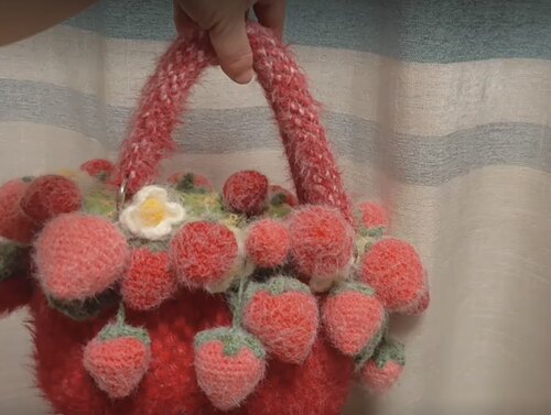 爆款毛线包草莓手工材料编织diy钩针单肩自制斜挎包送闺蜜送女友