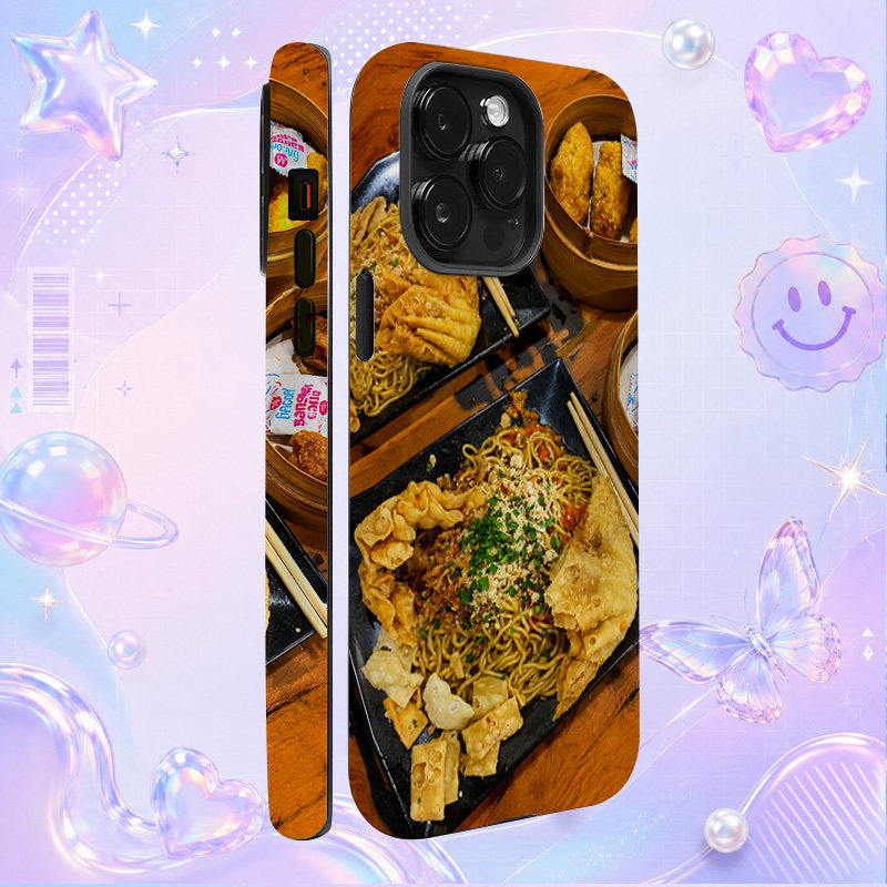 亚洲美食餐桌炸物拌面组合近景适用于苹果三星华为小米手机壳防摔保护套镜头全包