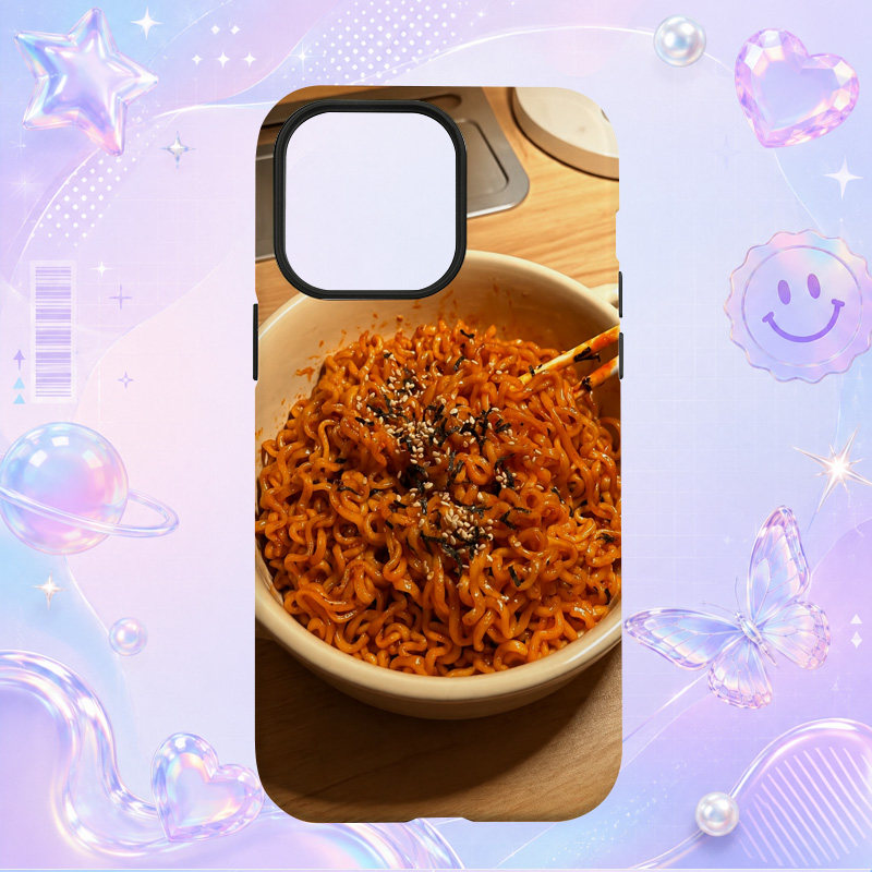 亚洲美食香辣干拌面餐桌近景适用于苹果三星华为小米手机壳防摔保护套镜头全包
