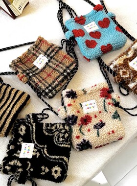 2月新款网红毛绒彩虹波点可爱小包包粉色单肩斜挎包逛街收纳袋