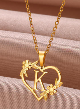跨境时尚A-Z心形镂空英文字母项链女创意不锈钢爱心花朵姓氏项链