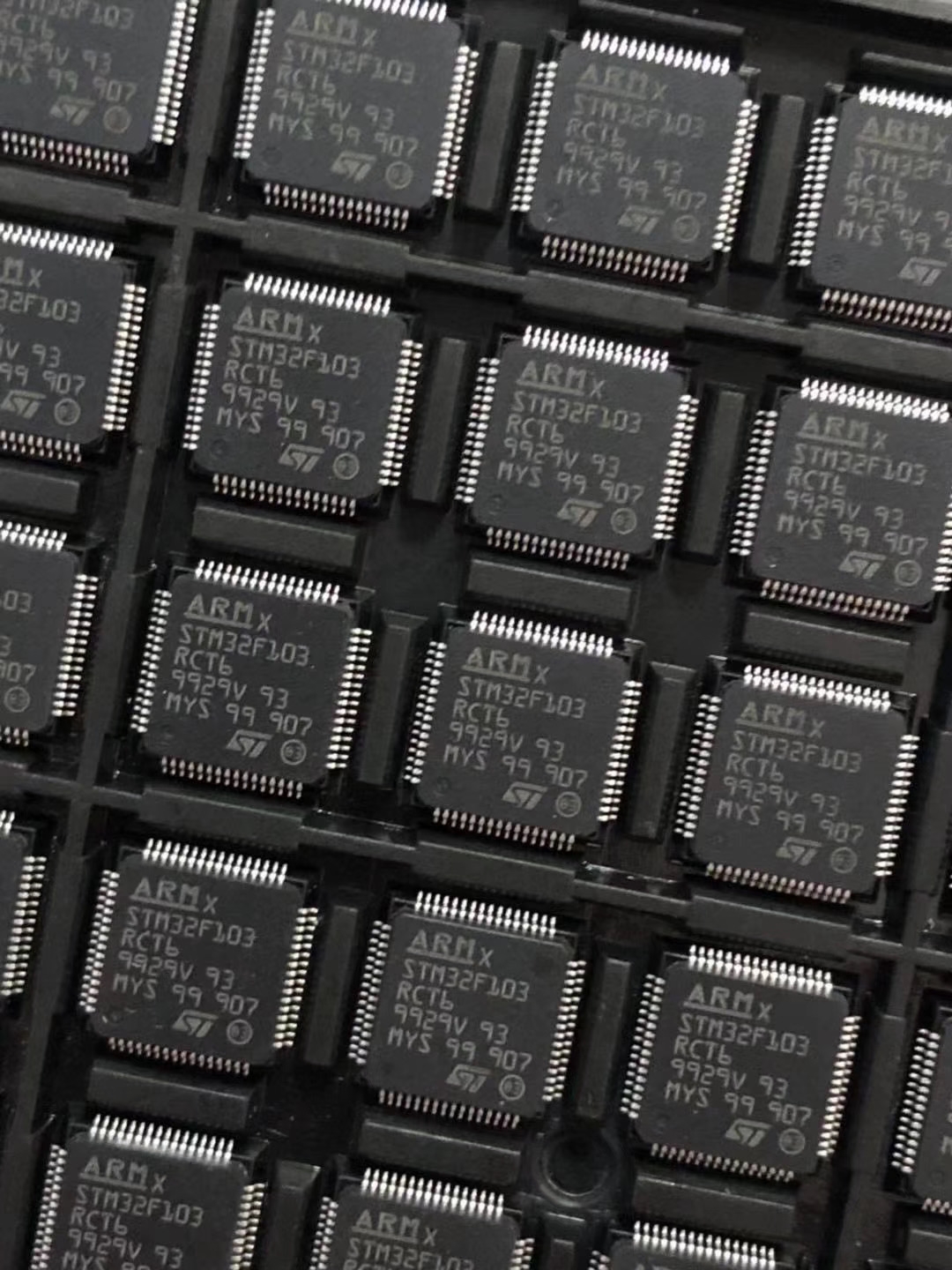 STM32F103VCT6  芯片 集成 103R8 100-LQFP 专营ST可质询 微控制E