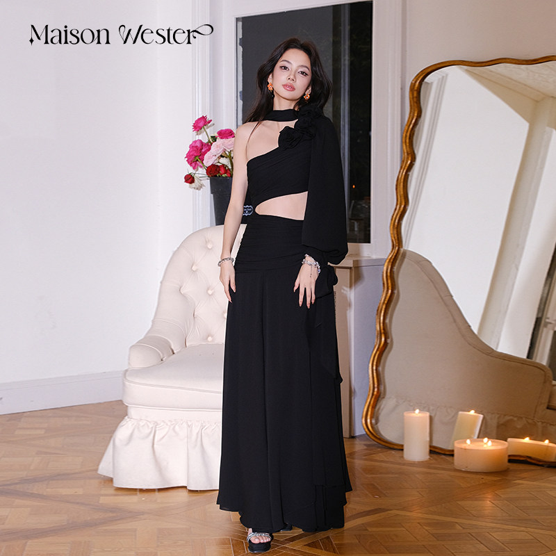 Maison Wester2025夏季新款波嬉风单肩立体花露腰雪纺黑长裙