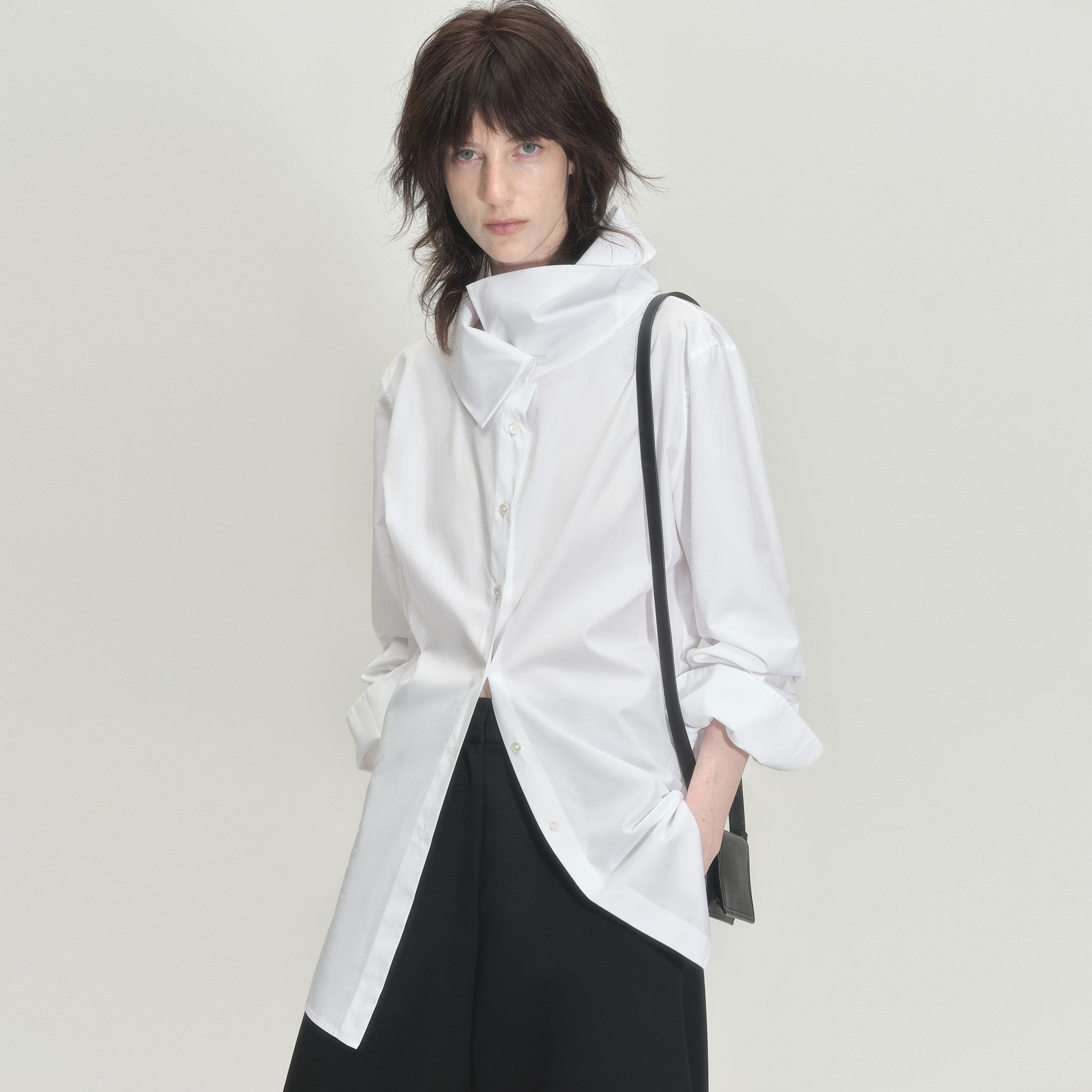 白弓“艺术家系列”都市多穿大翻领立裁匹马棉长袖衬衫女秋55666