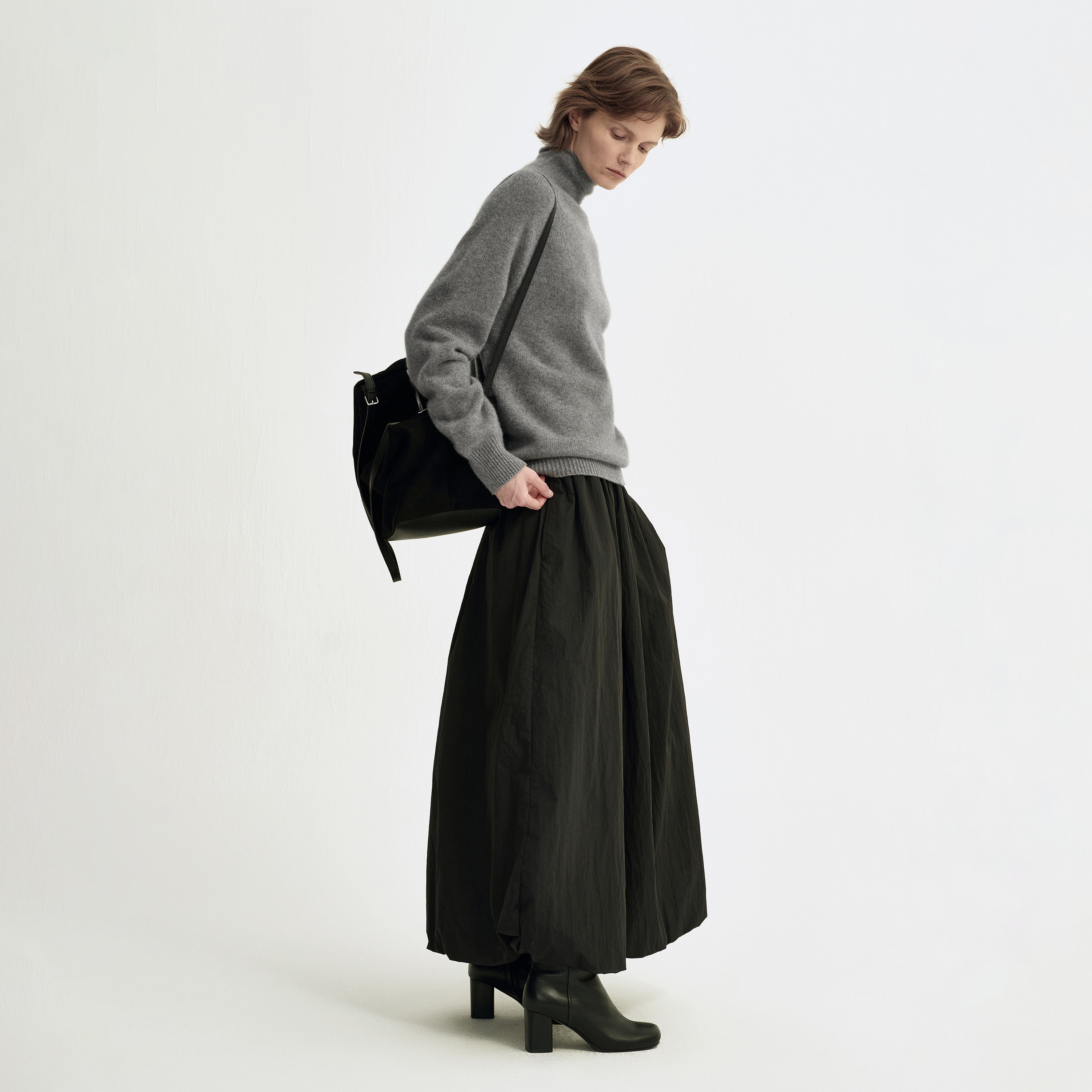 白弓2024年新款100%锦纶纯色百褶半身裙女A字伞裙百搭长裙子52672