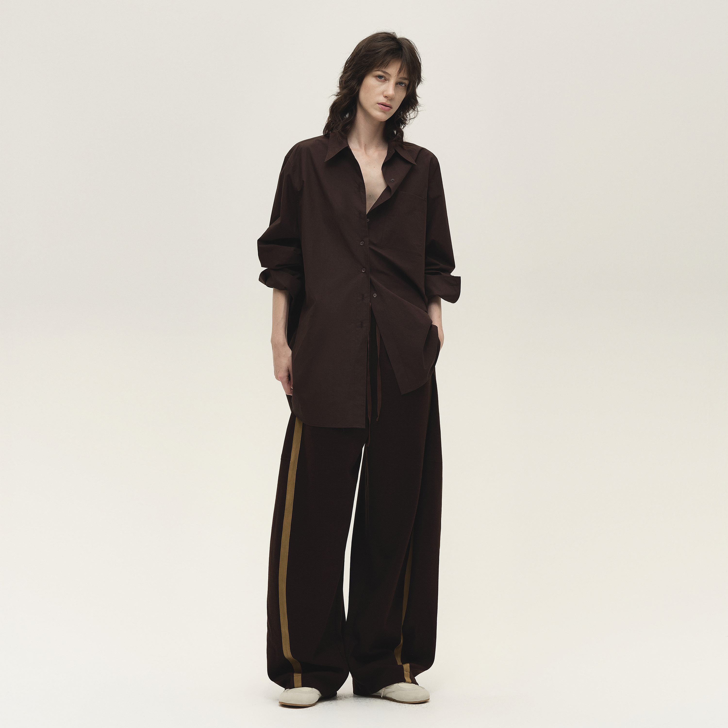 白弓时髦感撞色镶边弯刀廓形运动裤女休闲裤拖地长裤子秋季56251