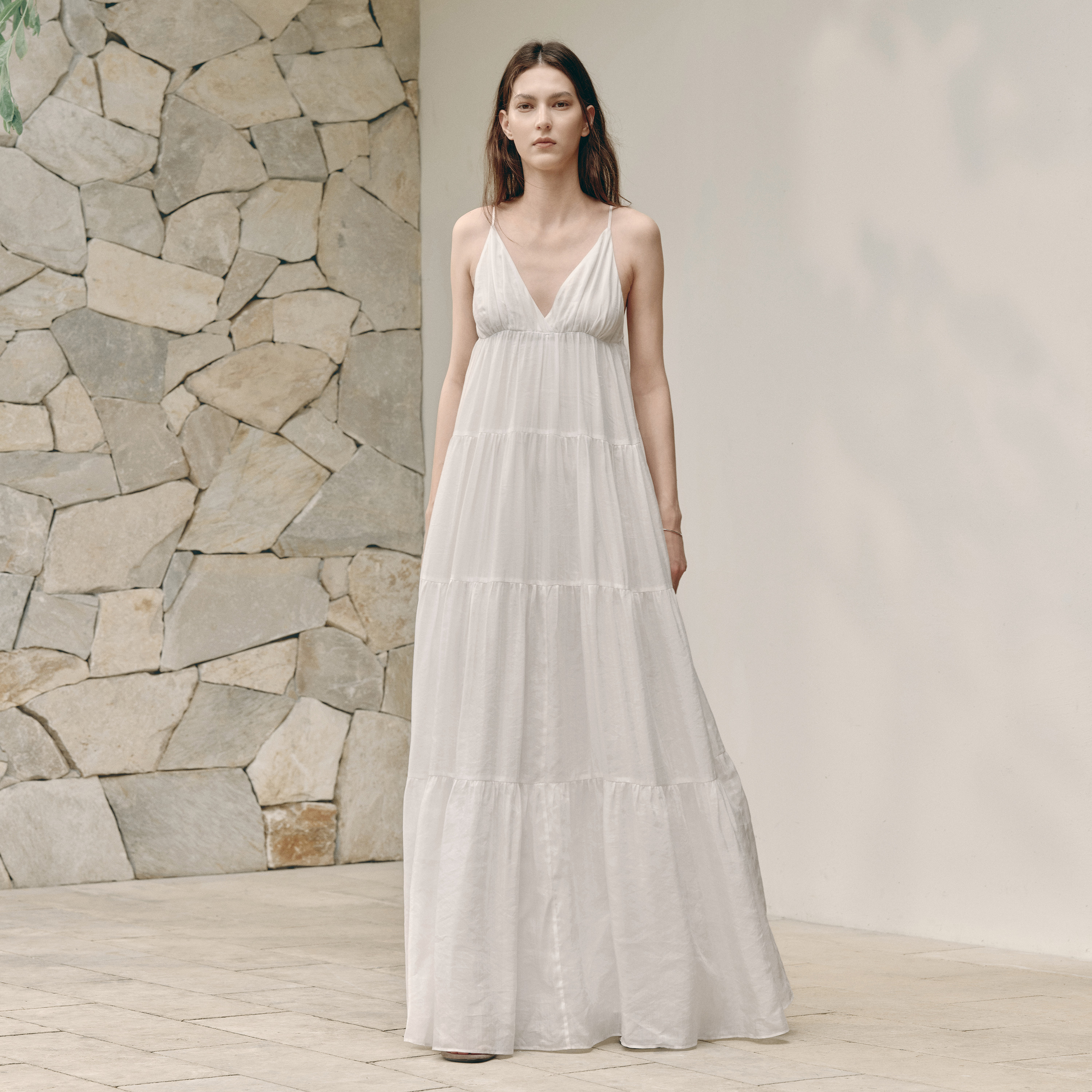 白弓“度假系列”气质拼接蛋糕式吊带连衣裙长裙子夏季新款55525