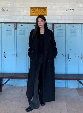 黑色毛呢羽绒内胆大衣女秋冬高级感2025年新款赫本风正肩羊绒外套