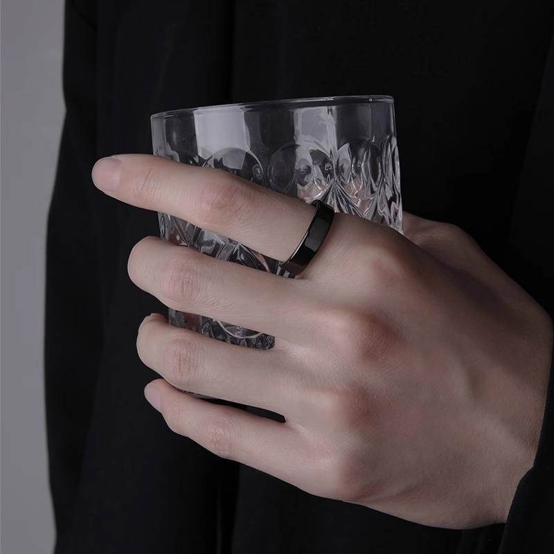 简约黑色陶瓷亮面戒指潮酷ins风情侣款小众高级百搭食指环个性