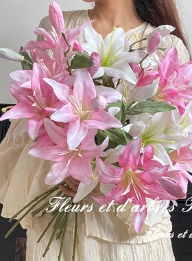 奶油风高档百合花束ins风娟花