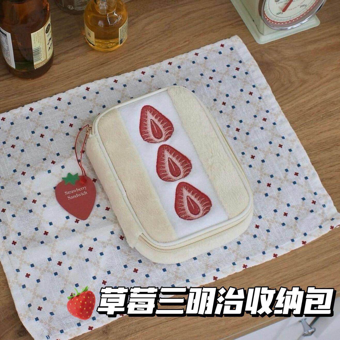 新款可爱草莓三明治收纳包高级简约方形立体韩版ins百搭格子韩系