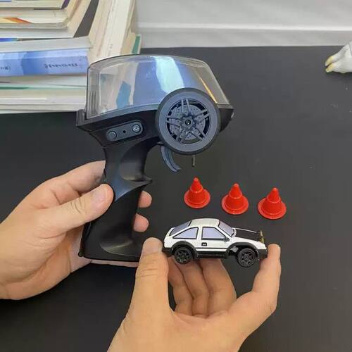迷你桌面漂移遥控车AE86缩1比64口袋小汽车蚊车玩具赛车男孩礼物