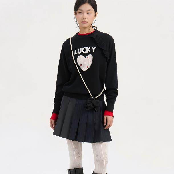 韩单圆领通勤百搭爱心刺绣针织衫